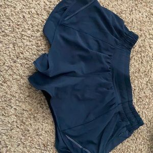 lululemon hotty hot shorts low rise short 2.5
